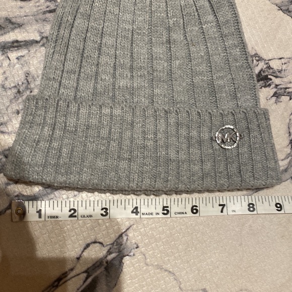 Womens Michael Kors Logo Stocking Cap! Grey/ Silver, NWOT! - Picture 3 of 10